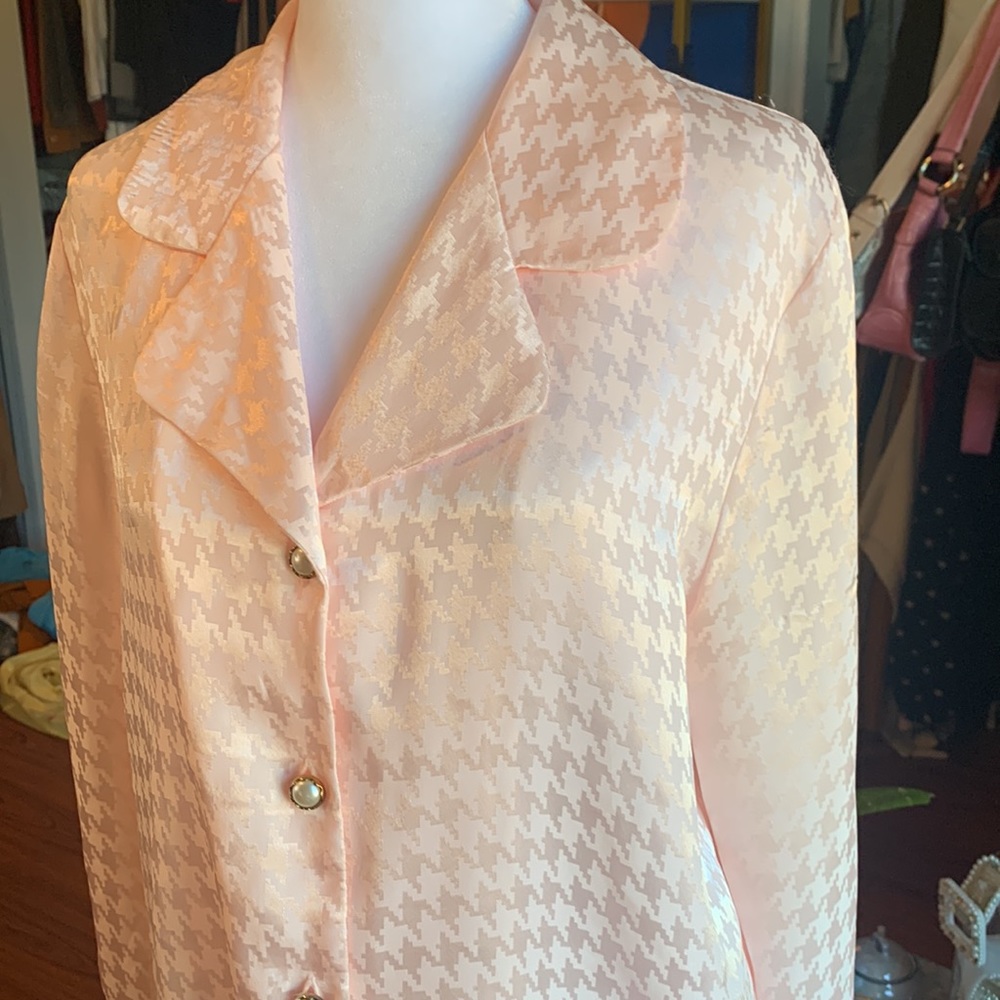 💗Vintage Silk-like light pink shimmery patterned blouse